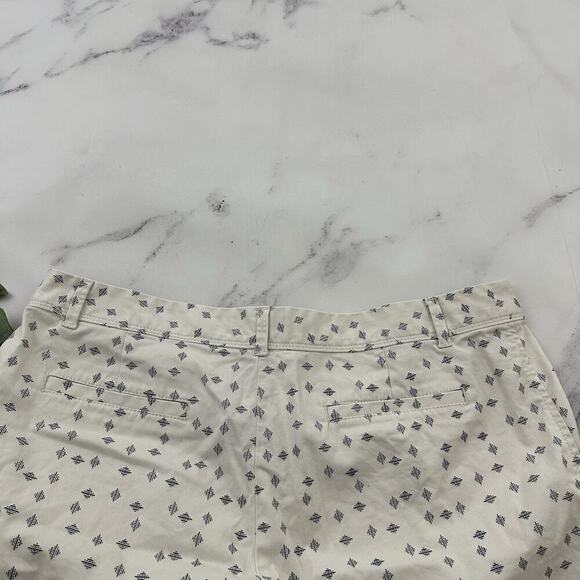 Banana Republic Womens Geometric Print Chino Shorts Size 12 Cream Black Roll Hem - Picture 8 of 10